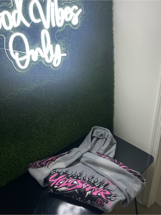 Hellstar Other - Men's Gray Crewneck Sweater with Pink Graphic